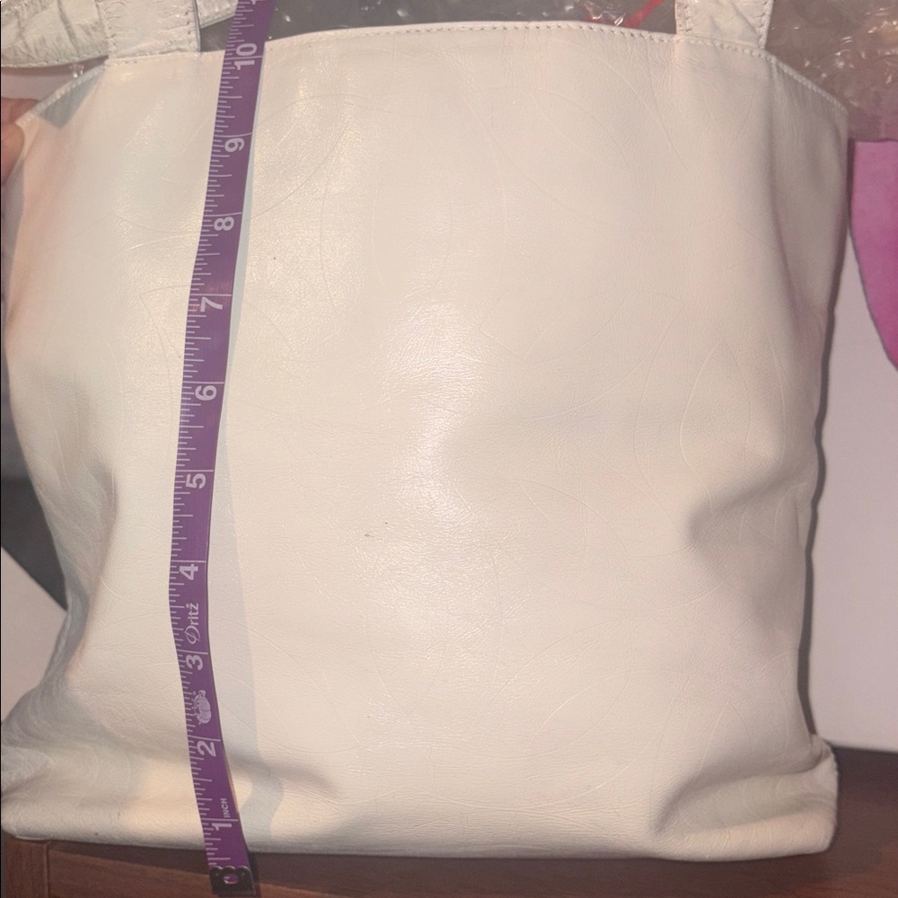 Chanel leather White Women's Tote Bag - Picture 4 of 16
